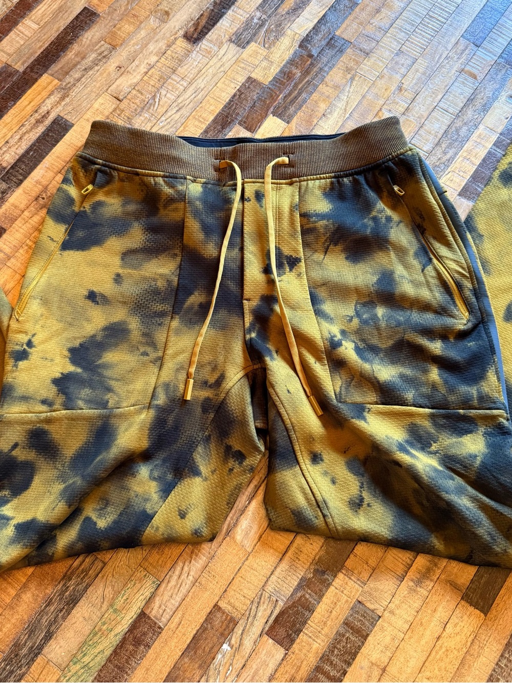 lululemon athletica Men's Tie-Dye Joggers - Mustard & Black